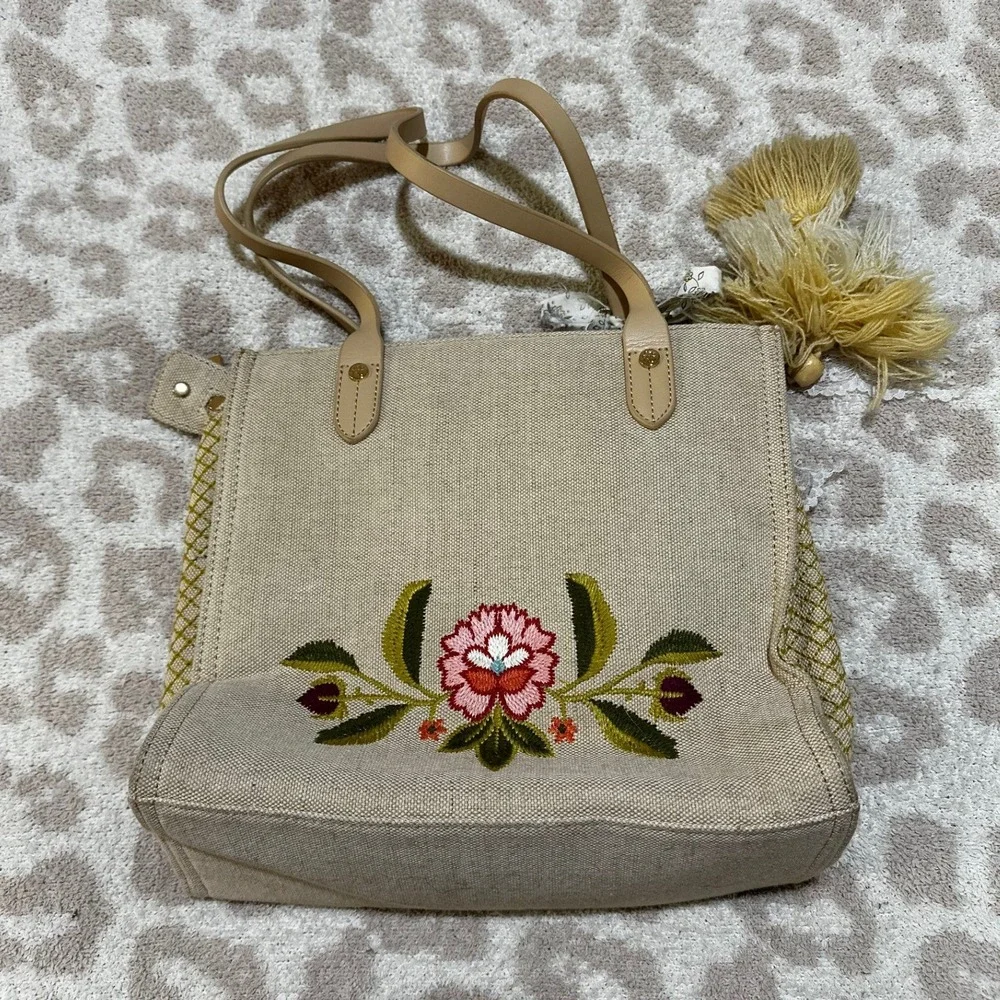 Spartina 449 Floral Embroidered Linen Tote Bag Tan Tassel Charm - Picture 4 of 6